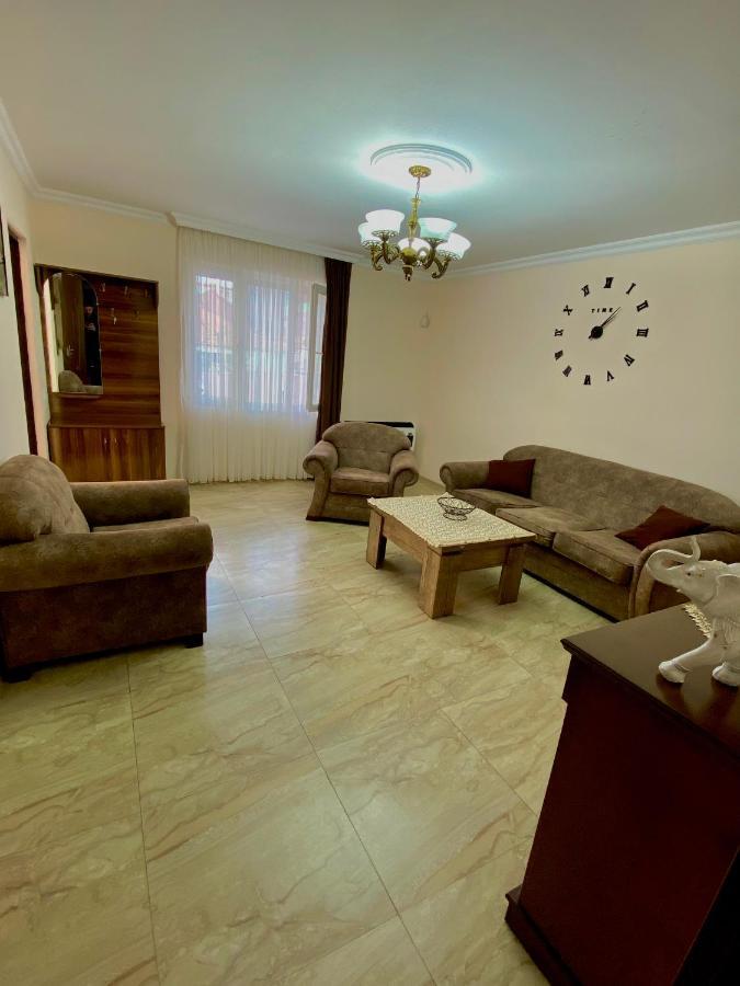 Family Home Batumi Exteriör bild