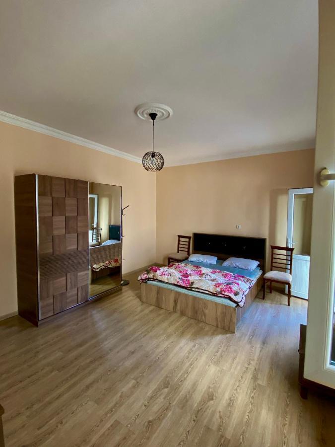 Family Home Batumi Exteriör bild